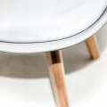 krzeslo-skandynawskie-oslo-plastikowe-biale-ekoskora-nogi.webp