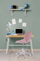 krzeslo-obtorowe-endo-ekoskora-rozowe-wizualizacja-przy-biurku.webp