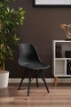 krzeslo-eva-skandynawskie-plastikowe-czarne-mebel-wizualizacja-w-pomieszczeniu.webp