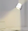 wielofunkcyjna-lampka-biurkowa-led-biala-regulacja-oswietlenia-marka-jumi-luna-swiatla-z-kinkietu.webp