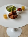 nowoczesny-okraglystol-80cm-bialy-marka-jumi-wizyalizacja-akcesoria.webp