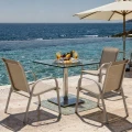 zestaw-krzesel-ogrodowych-tarasowych-lekkie-wygodne-bezowe-marka-jumi-wizualizacja-basen.webp