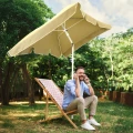 parasol-ogrodowy-200-cm-piaskowy-funkcja-lamania-marka-jumi-wizualizacja-z-mezczyzna.webp