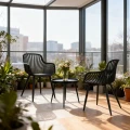 stylowy-zestaw-mebli-ogrodowych-tarasowych-2-krzesla-stolik-czarne-marka-jumi-wizualizacja-balkon.webp