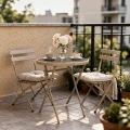 skladany-stol-ogrodowy-tarasiwy-szklo-hartowane-bezowe-marka-jumi-wizualizacja-balkon.webp