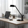lampka-biurkowa-led-czarna-z-ladowarka-indukcyjna-do-pracy-i-nauki.webp