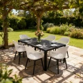 antracytowy-stol-ogrodowy-pod-pergola-w-ogrodzie.webp