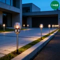 lampy-solarne-podjazd-ogrodowe-led-nowoczesny-dom-cieple-światlo.webp