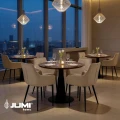 krzeslo-jadalniane-alma-bezowe-welurowe-restauracja-wieczorem.webp