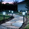 zestaw-lamp-solarnych-led-latarenka-6-sztuk-bialy-sciezka-po-zmroku.webp