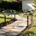 zestaw-lamp-solarnych-led-latarenka-6-sztuk-bialy-ogrod-dzien.webp
