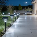 zestaw-lamp-solarnych-led-latarenka-6-sztuk-bialy-aranzacja-sciezka.webp