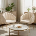 krzeslo-fogia-boucle-kremowe-aranzacja-salon-rosliny.webp