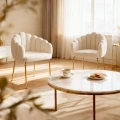 krzeslo-tapicerowane-fogia-boucle-kremowe-aranzacja-salon.webp