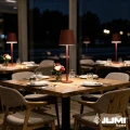 czerwone-lampki-led-restauracyjne-nastrojowe.webp