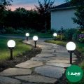 lampy-solarne-kule-neutralny-bialy-sciezka-ogrodowa.webp