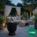 fontanna-ogrodowa-czarna-na-tarasie-z-logo-jumi-garden.webp