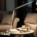 lampka-biurkowa-led-biala-salon-czytanie-stolik-kawa-ksiazka-jumi-home.webp
