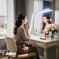 lampka-biurkowa-led-biala-toaletka-makijaz-lustro-kosmetyki-jumi-home.webp