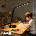 lampka-biurkowa-led-czarna-dziecko-rysowanie-biurko-nauka-kredki.webp