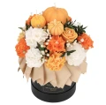 swieca-sojowa-flowerbox-z-dynia-biale-i-pomaranczowe-kwiaty.webp