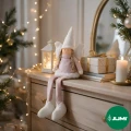 aniolek-swiateczny-rozowy-komoda-prezent-lampki.webp