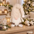 skrzat-swiateczny-figurka-bialy-bezowy-futrzany-czapka-renifery-28cm.webp