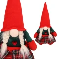 skrzat-swiateczny-figurka-czerwony-zielony-warkocze-serce-krata-32cm.webp