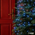 lampki-led-niebieskie-choinka-drzwi.webp