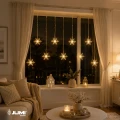 lampki-led-gwiazdki-salon-okno.webp