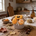 jesienny-flowerbox-swieca-sojowa-kwiaty-dynia-slonecznik-dekoracja-domowa-jesien.webp