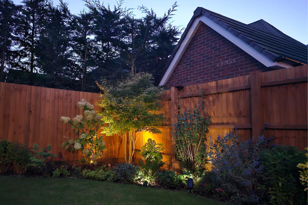 oświetlenie ogrodu  jumi.pl