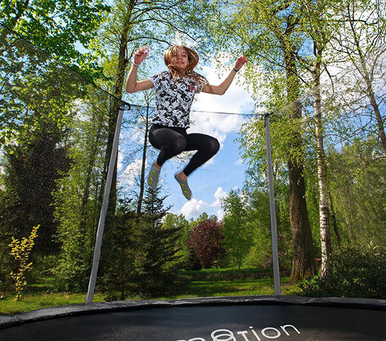 komfortowy stół gamingowy dla gracza w domu lub biurze