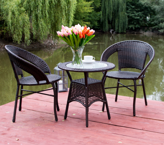 wydajne lampki LED jumi garden oświetlają drogę w ogrodzie