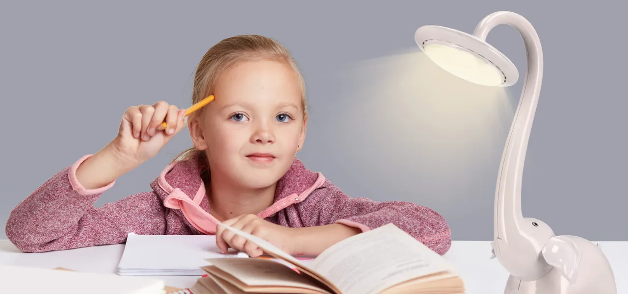 kolorowe i zabawne lampki na biurko dla dzieci