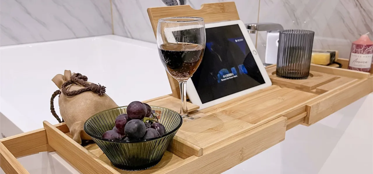 wieczorny relaks w łazience - półki na wannę i inne akcesoria łazienkowe w jumi.pl