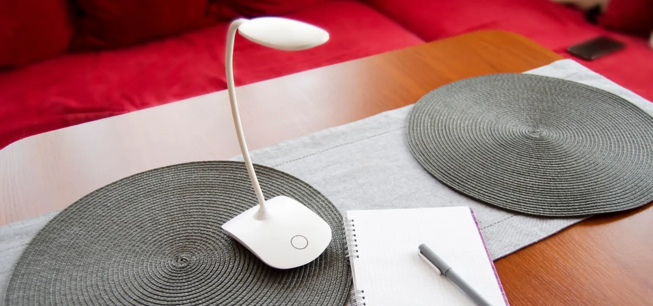 lampki na biurko w JMI - doskonałe do pracy i nauki