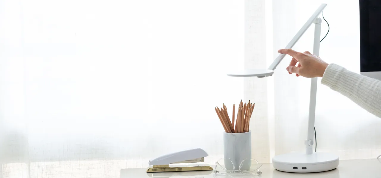 lampki na biurko w regulacją intensywności i temperatury światła w JUMI