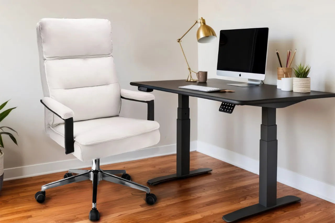 fotel obrotowy SEGO biały z ekoskóry w promocji - jumi.pl