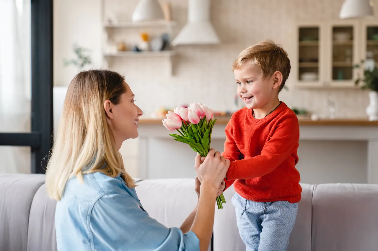 Najlepsze prezenty na Dzień Matki – DIY i stylowe meble! | Jumi.pl