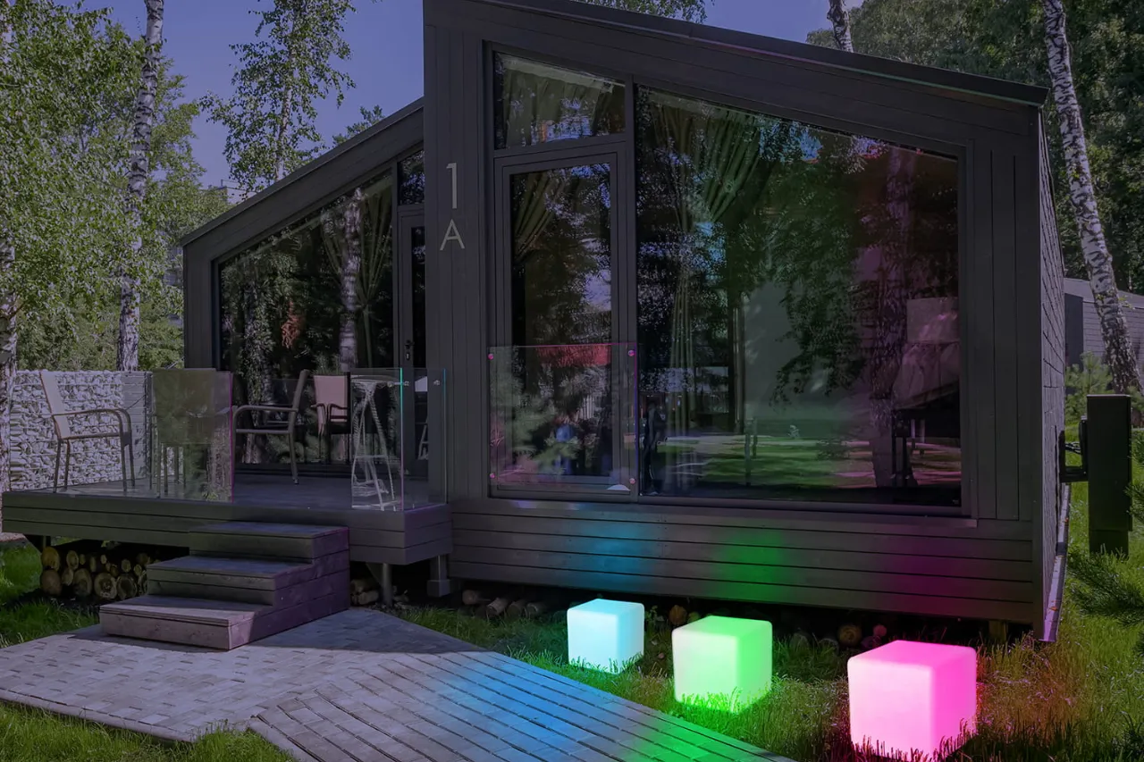 Oświetlenie Ogrodowe: Lampy Solarne, Girlandy i Nietypowe Kształty - Twój Klucz do Magicznego Ogrodu